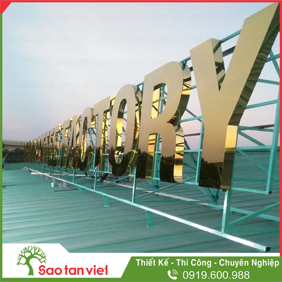 chữ inox vàng rooftop sign TNI king coffee