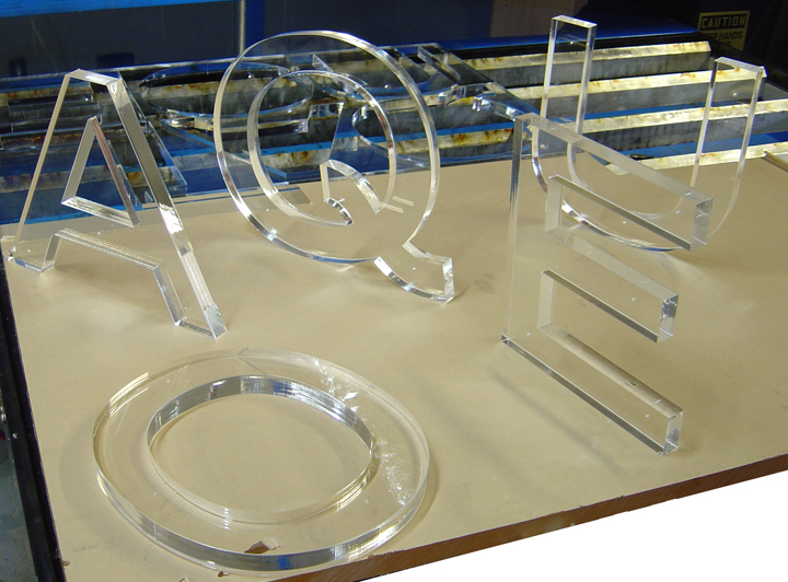 Gia công cắt chữ mica ( chữ Acrylic )