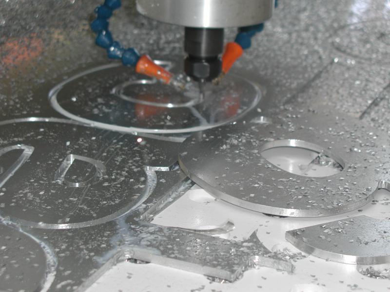 Gia công cắt chữ chất liệu Nhôm